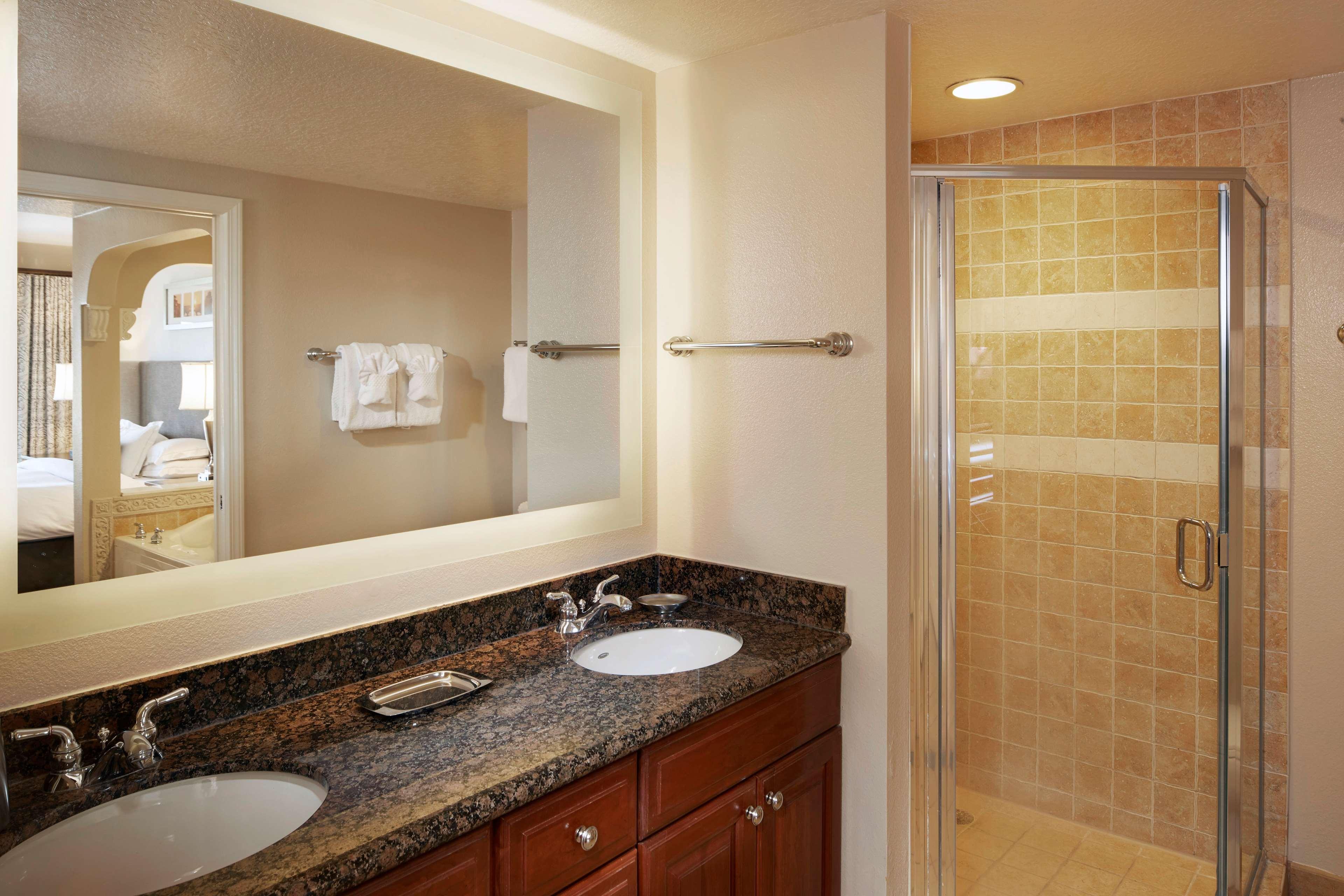 Hilton Grand Vacations Club Tuscany Village Orlando Lake Buena Vista Exterior photo