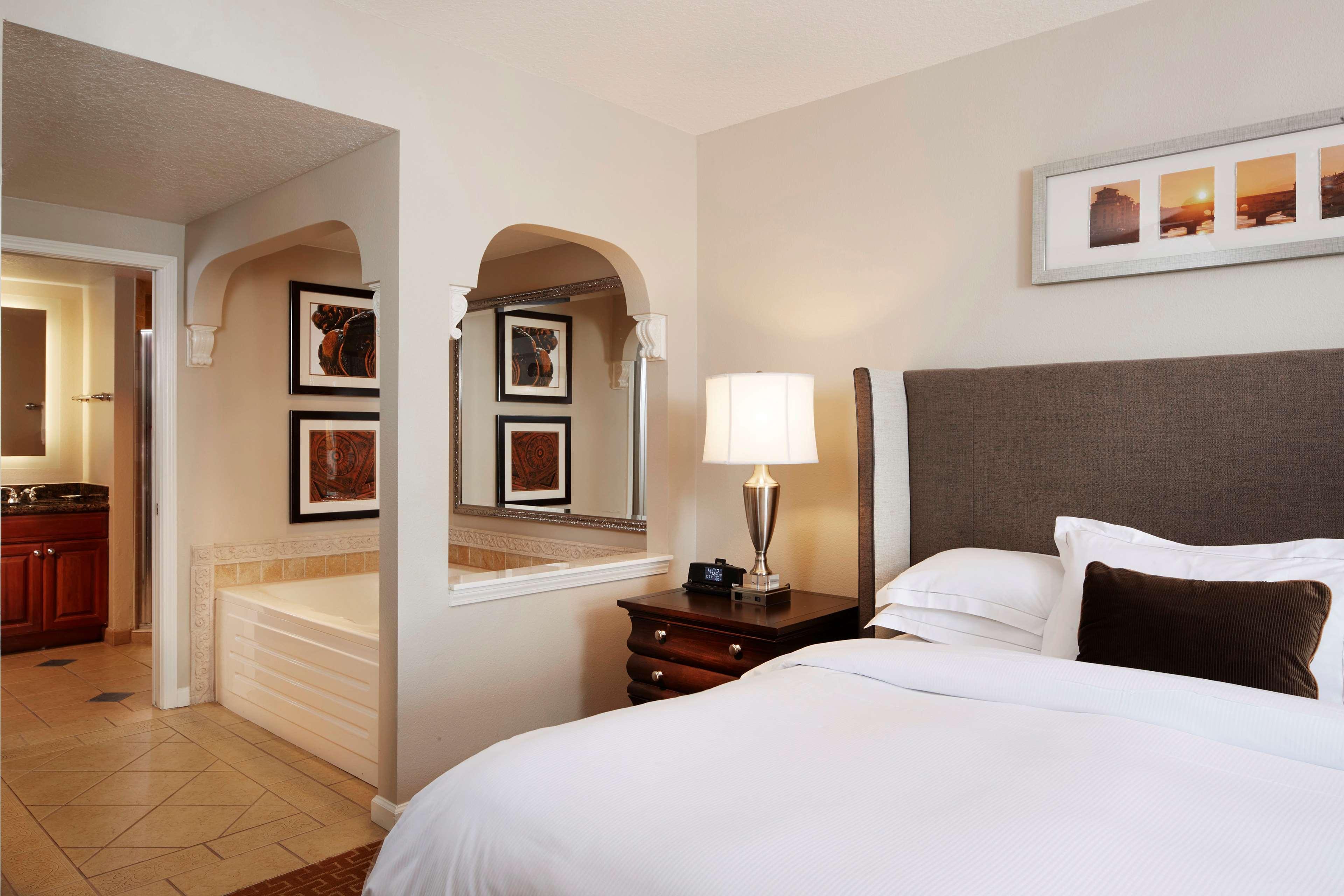 Hilton Grand Vacations Club Tuscany Village Orlando Lake Buena Vista Exterior photo