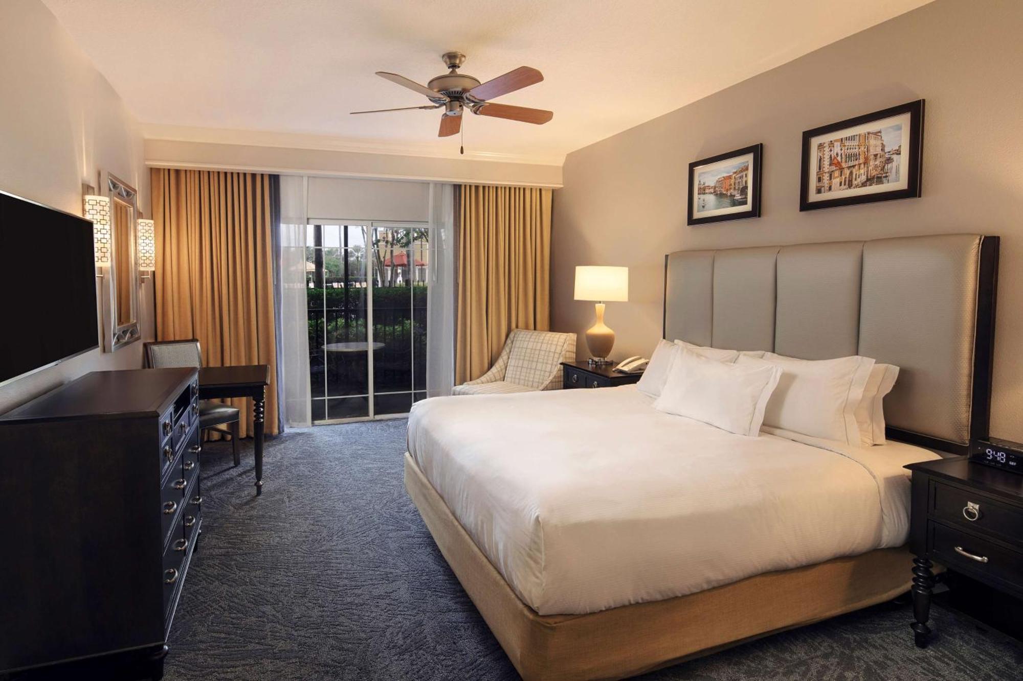 Hilton Grand Vacations Club Tuscany Village Orlando Lake Buena Vista Exterior photo